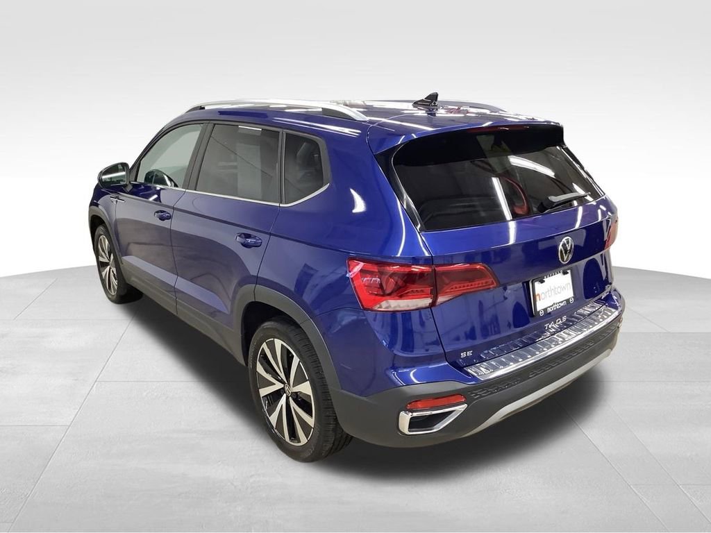 Used 2022 Volkswagen Taos SE AWD/4WD image 3