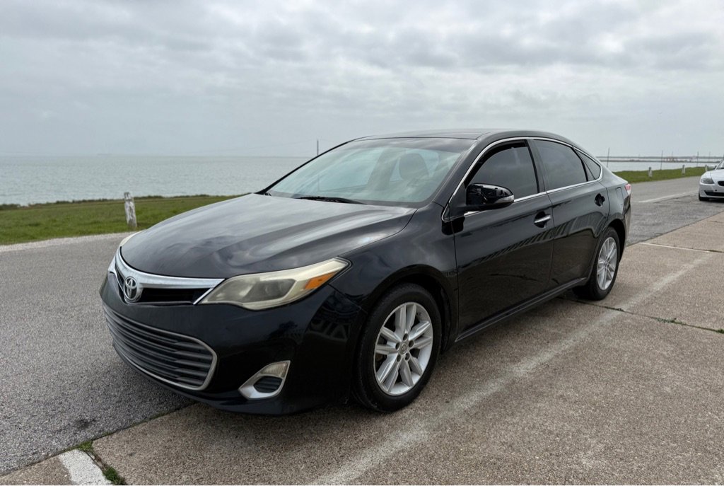 Used 2013 Toyota Avalon XLE FWD image 1