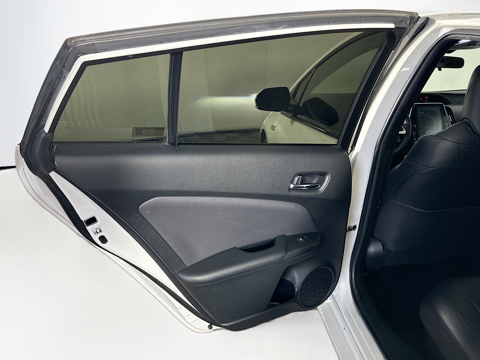Used 2018 Toyota Prius Prime Premium FWD image 25