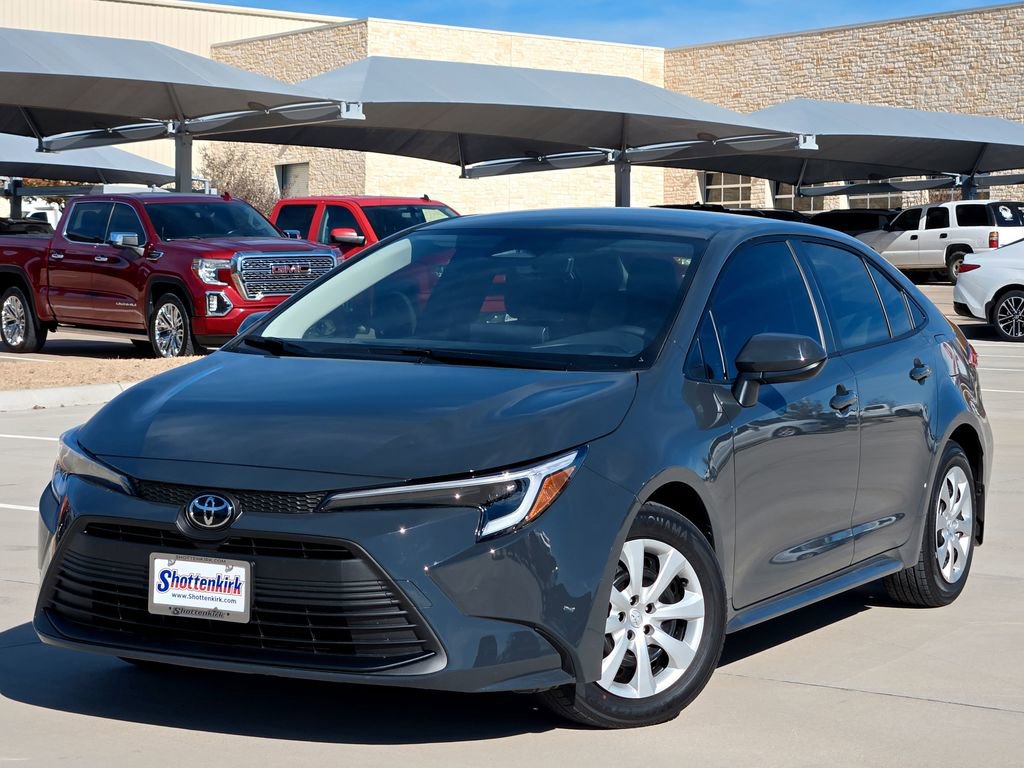 Used 2026 Toyota Corolla LE image 2