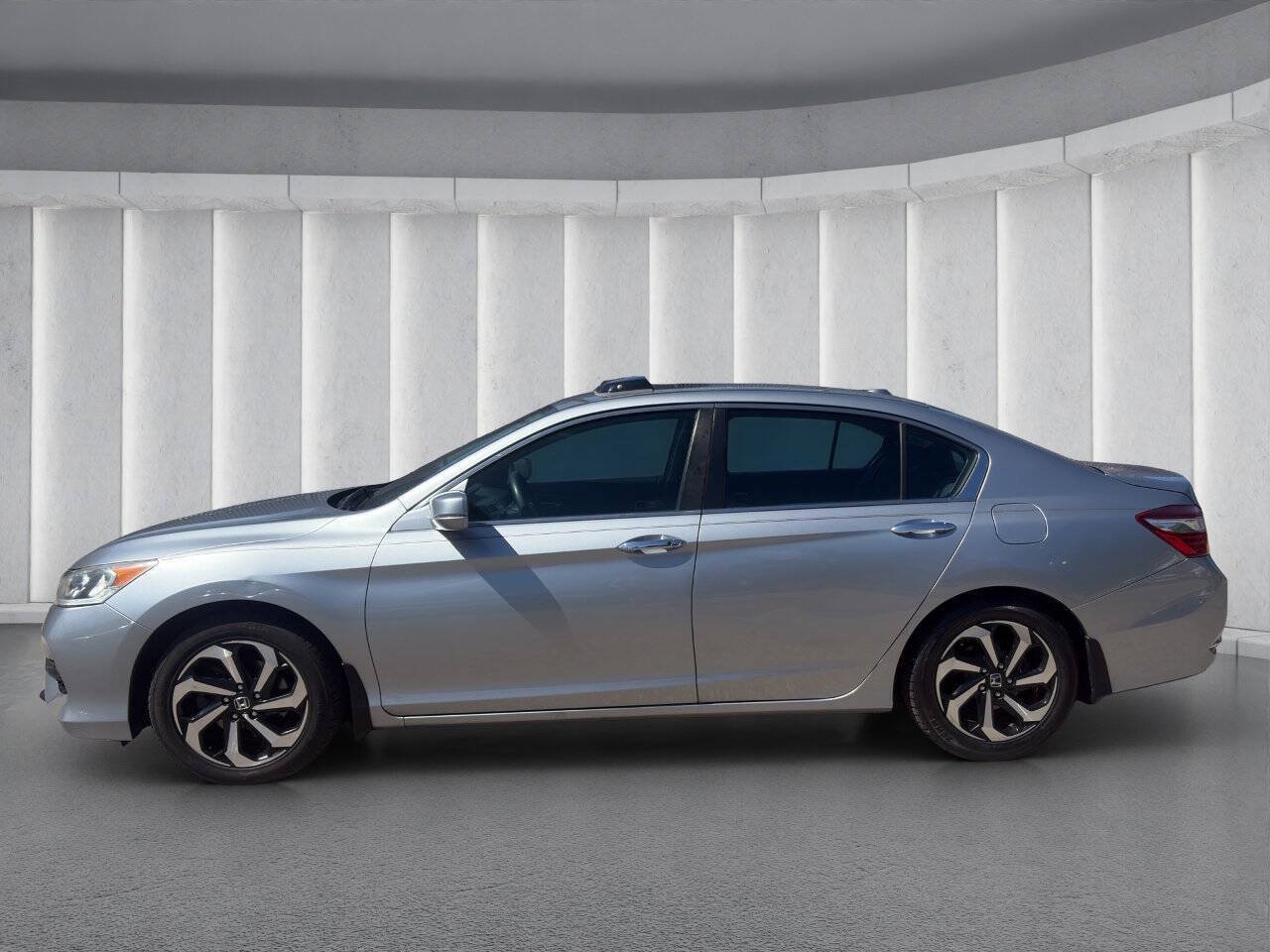 Used 2017 Honda Accord EX image 2
