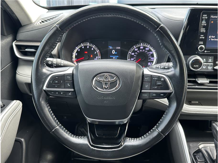 Used 2020 Toyota Highlander LE image 21