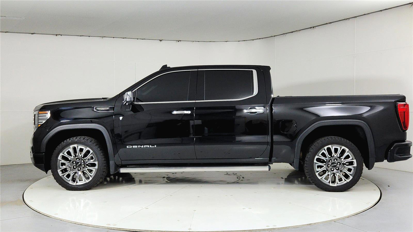 Used 2023 GMC Sierra 1500 Denali Ultimate AWD/4WD image 5