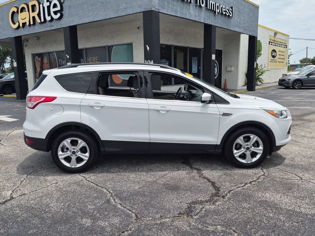 Used 2016 Ford Escape SE w/ Equipment Group 201A FWD image 4