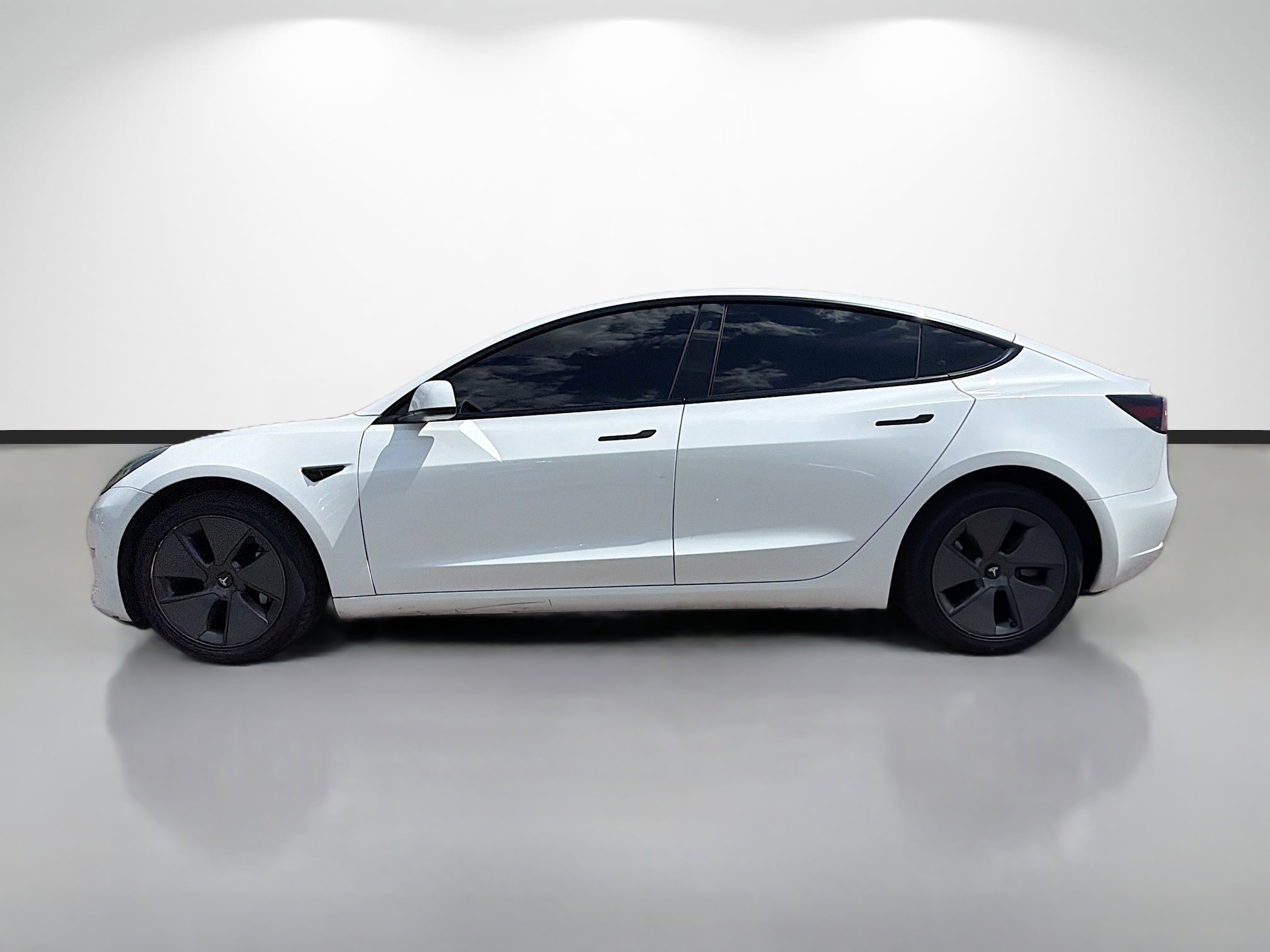 Used 2023 Tesla Model 3 Standard Range image 2