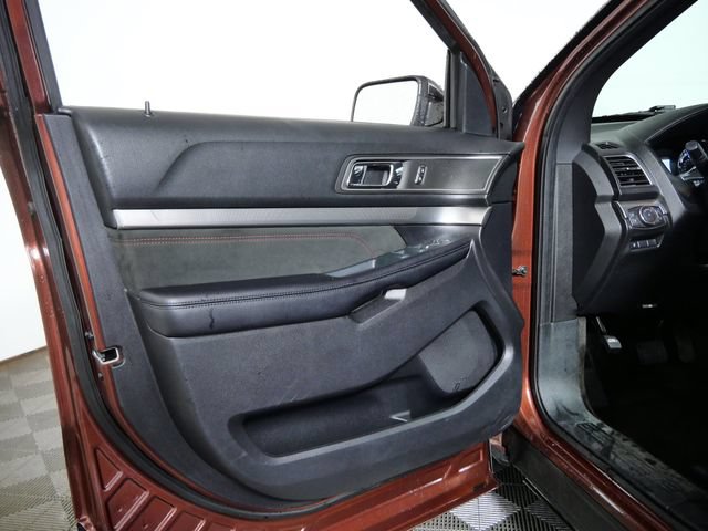 Certified 2018 Ford Explorer XLT w/ Equipment Group 202A AWD/4WD image 15