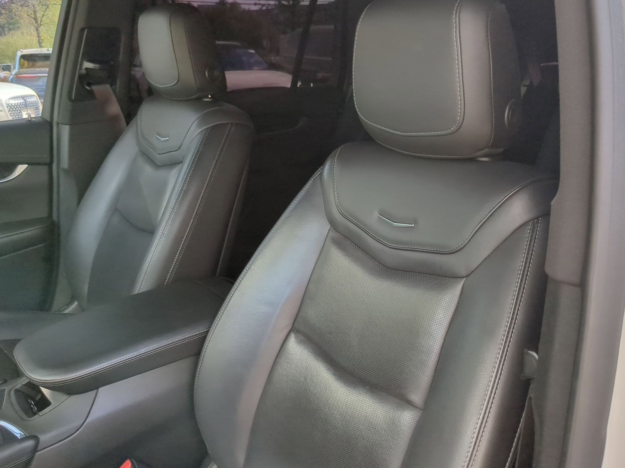 Used 2021 Cadillac XT6 Premium Luxury w/ LPO, ONYX Package image 10