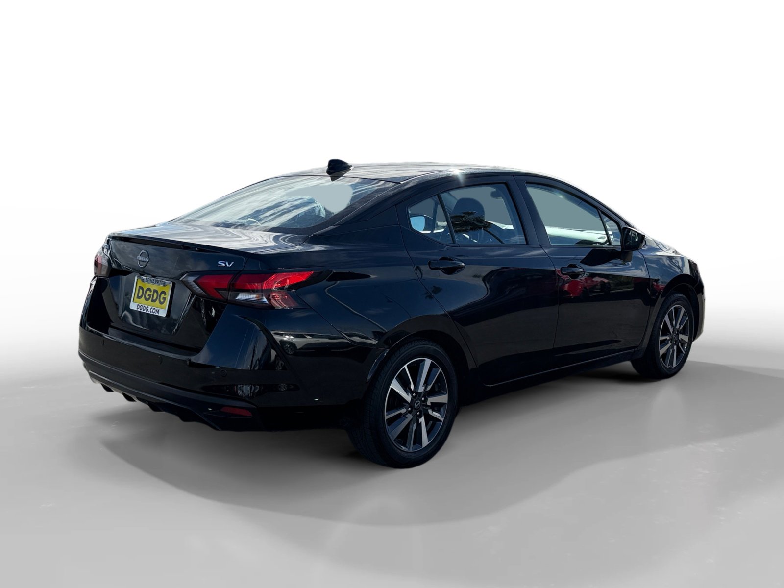 Used 2023 Nissan Versa SV FWD image 5