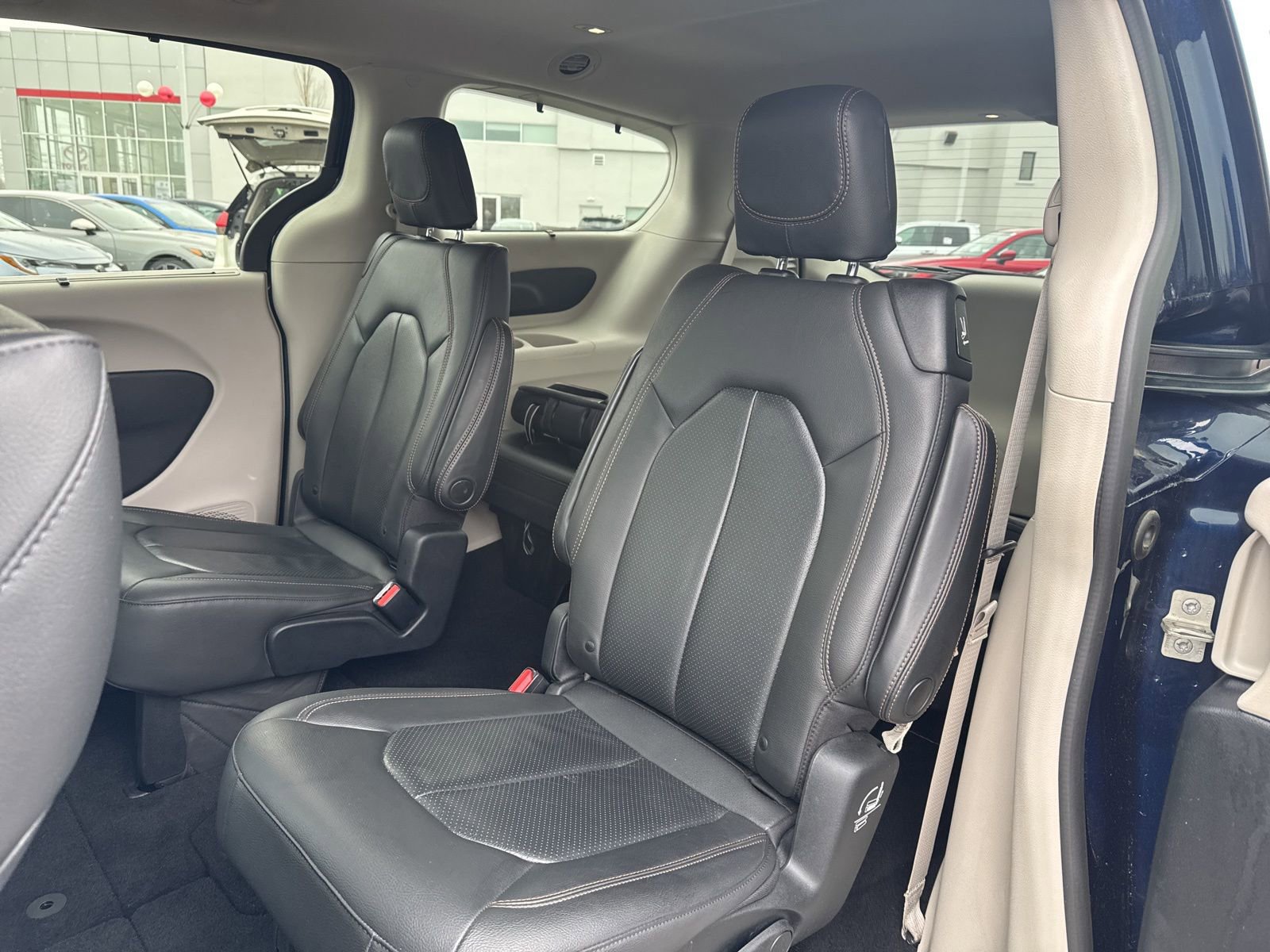 Used 2020 Chrysler Pacifica Touring-L image 13