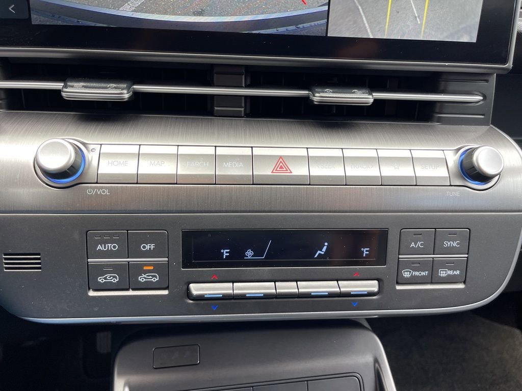 Used 2024 Hyundai Kona Limited FWD image 12