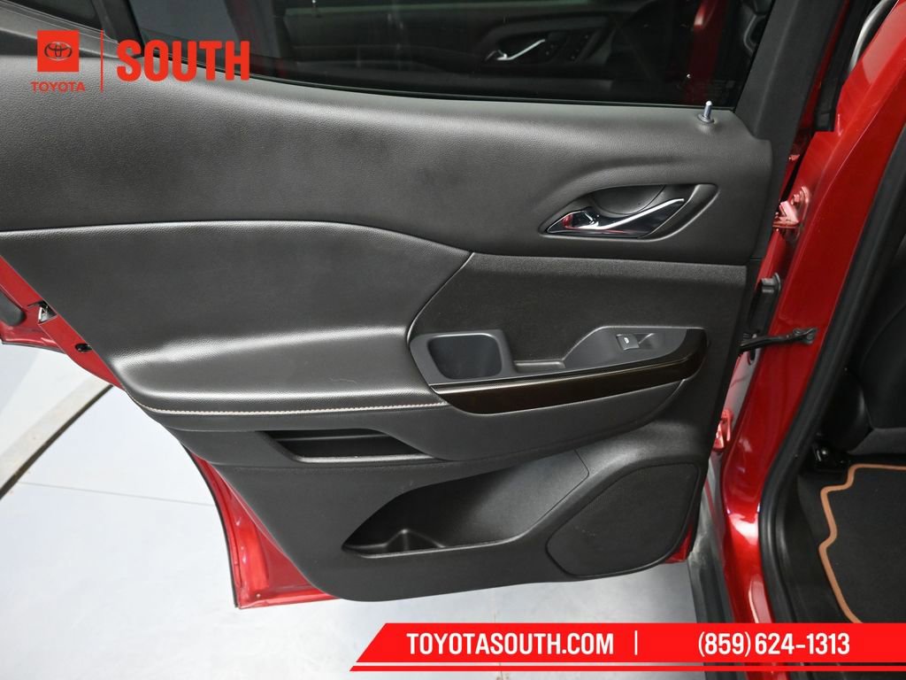 Used 2022 GMC Acadia AT4 w/ Technology Package image 27