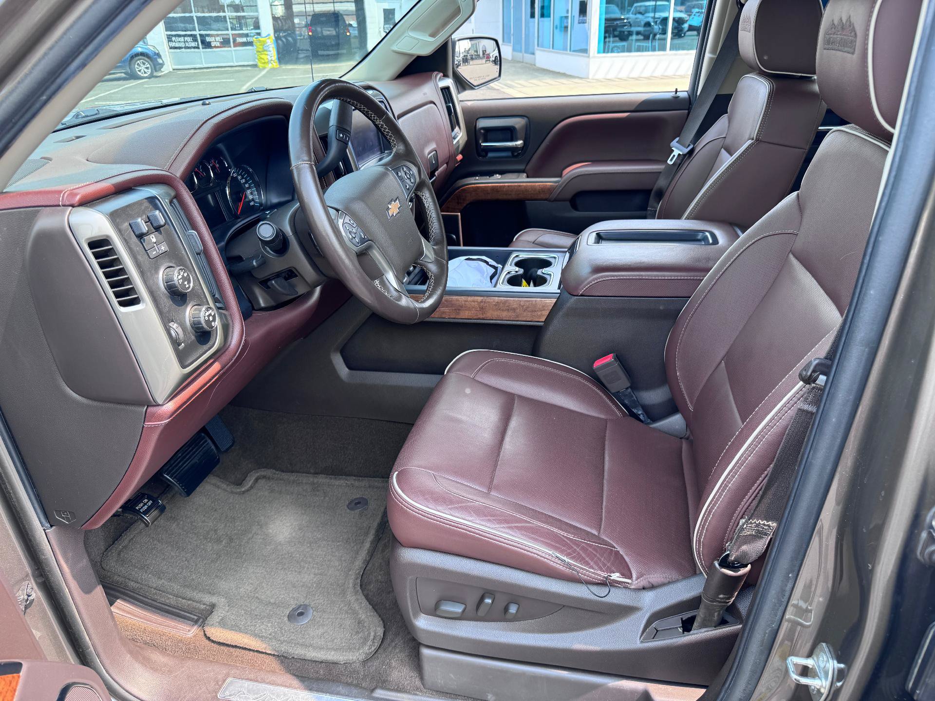 Used 2015 Chevrolet Silverado 1500 High Country w/ High Country Premium Package AWD/4WD image 10