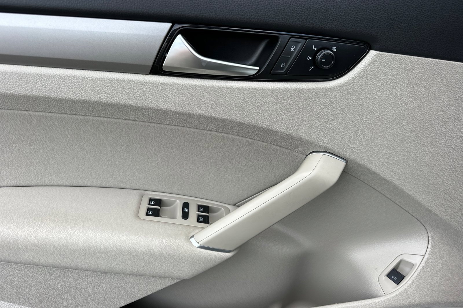 Used 2020 Volkswagen Passat 2.0T SE image 10