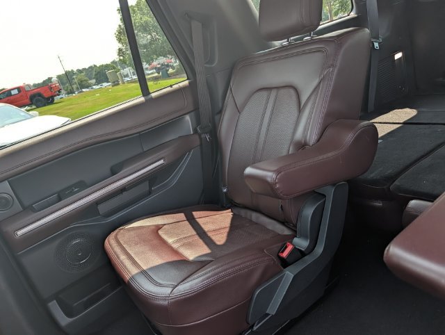 Used 2024 Ford Expedition Limited AWD/4WD image 4