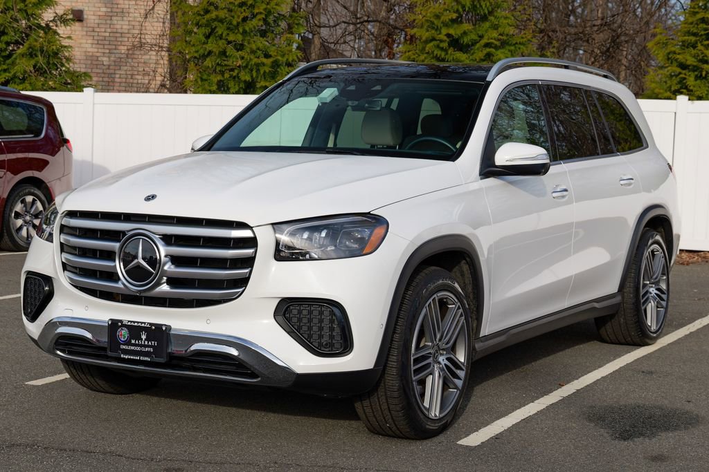 Used 2025 Mercedes-Benz GLS 450 4MATIC image 3