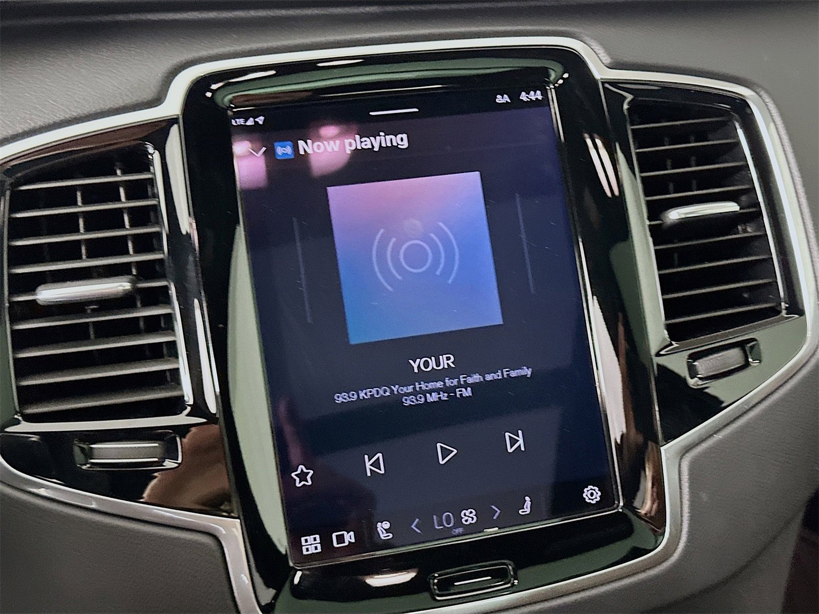 Used 2024 Volvo XC90 T8 Ultimate w/ Lounge Package image 15