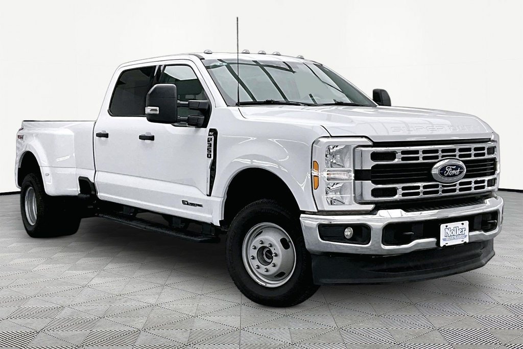 Certified 2025 Ford F350 XLT w/ FX4 Off-Road Package AWD/4WD image 12