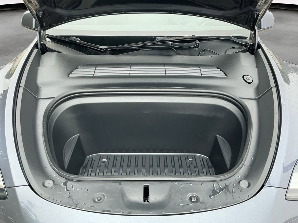 Used 2021 Tesla Model Y Long Range image 18