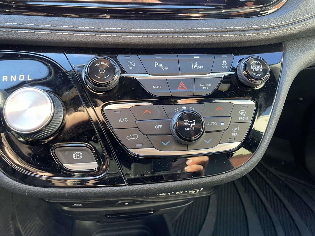 Used 2021 Chrysler Pacifica Touring-L w/ Uconnect Theater Family Group image 43