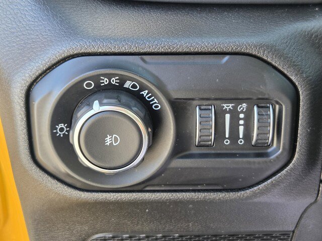 Used 2020 Jeep Wrangler Unlimited Sahara image 25