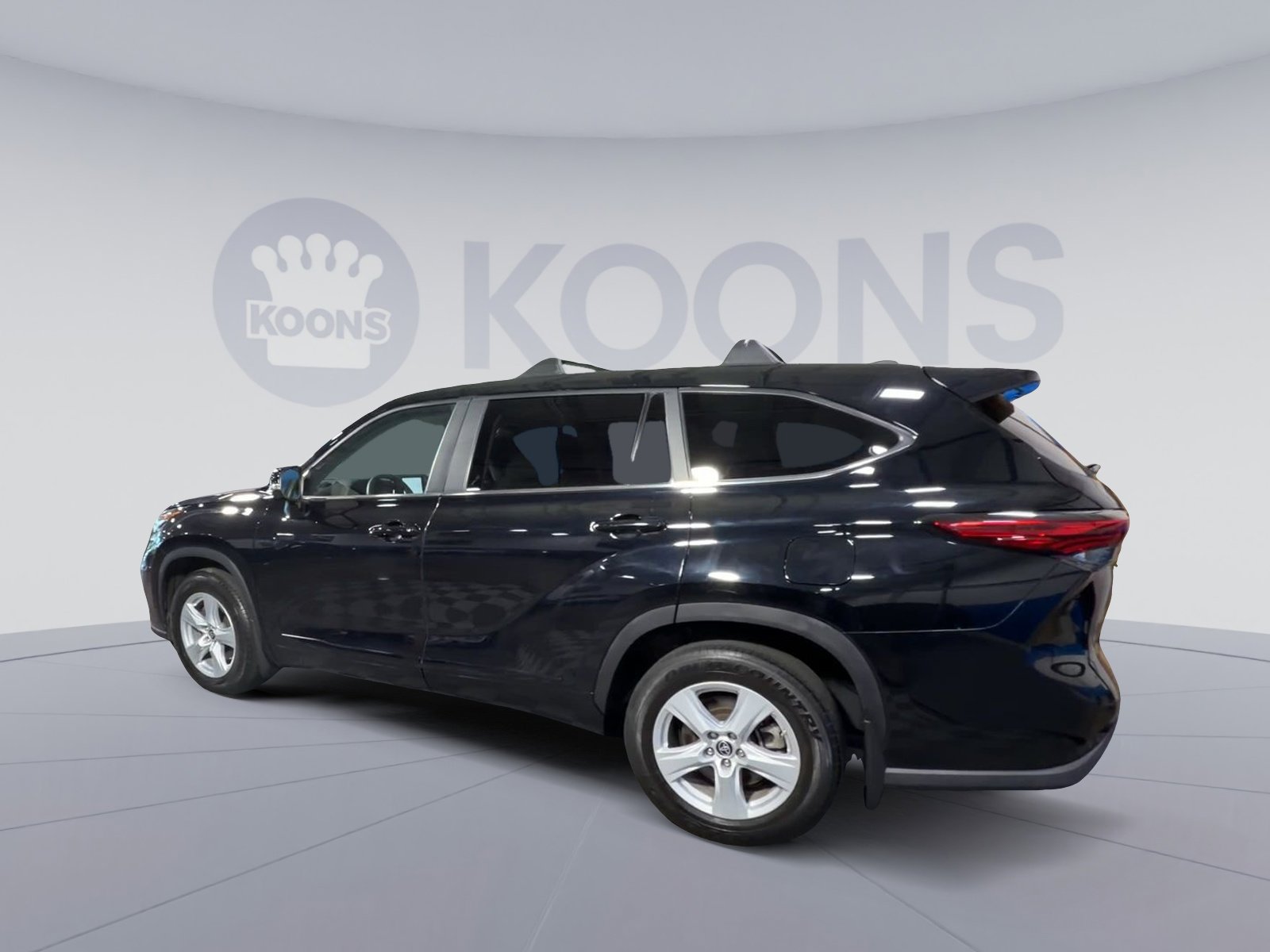 Used 2023 Toyota Highlander L AWD/4WD image 8