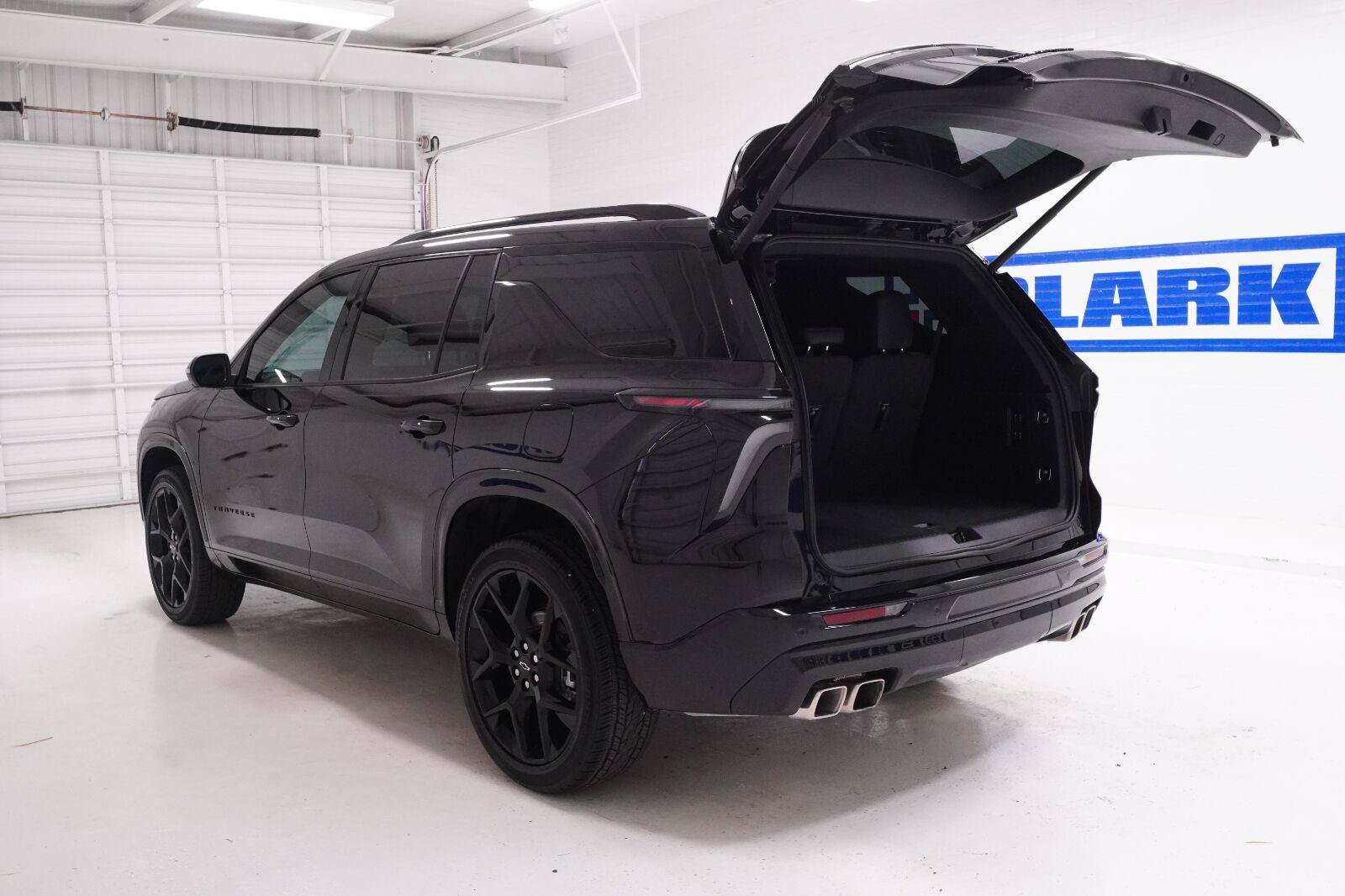 Used 2026 Chevrolet Traverse RS FWD image 40