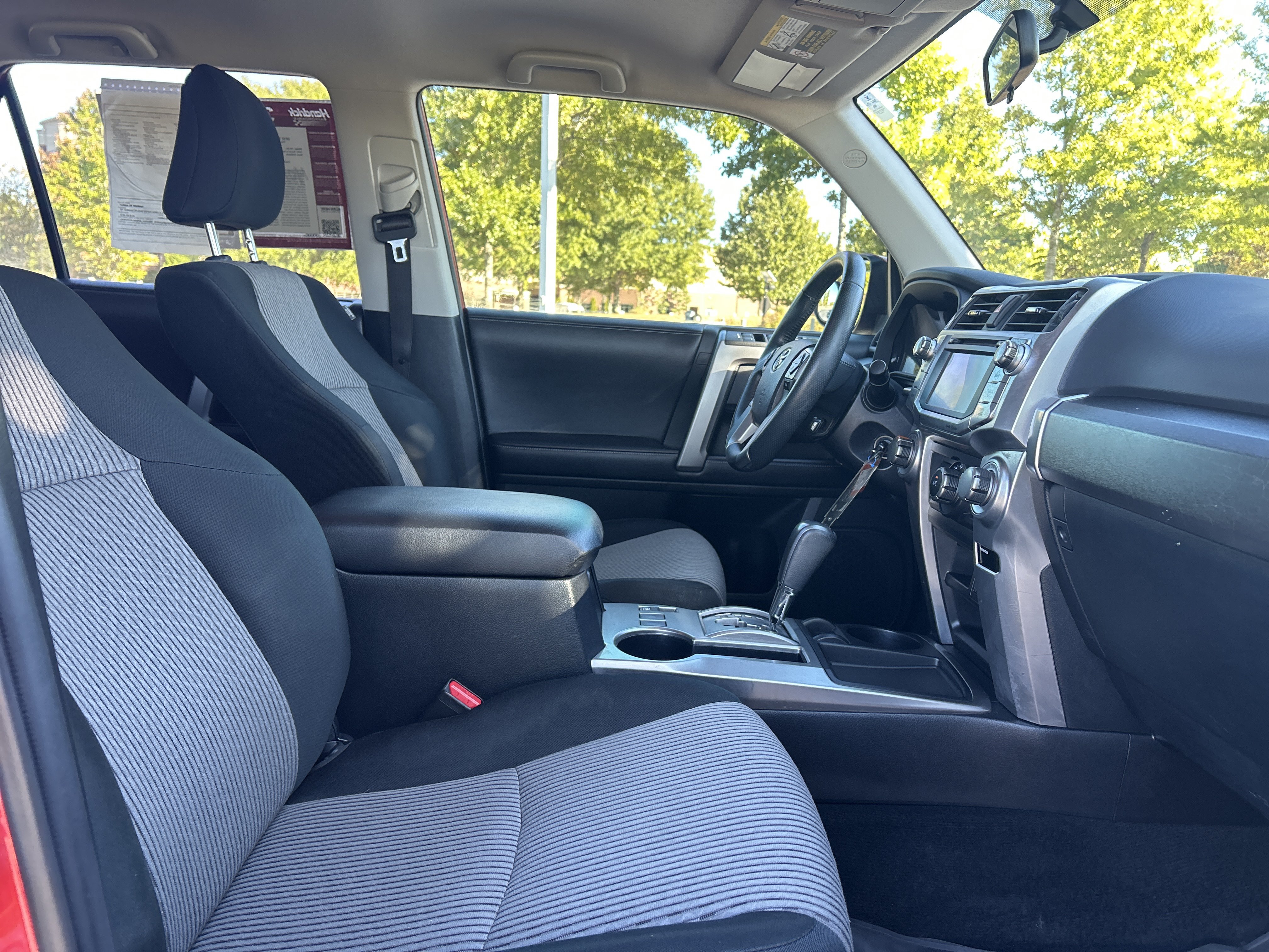 Used 2018 Toyota 4Runner SR5 RWD image 31
