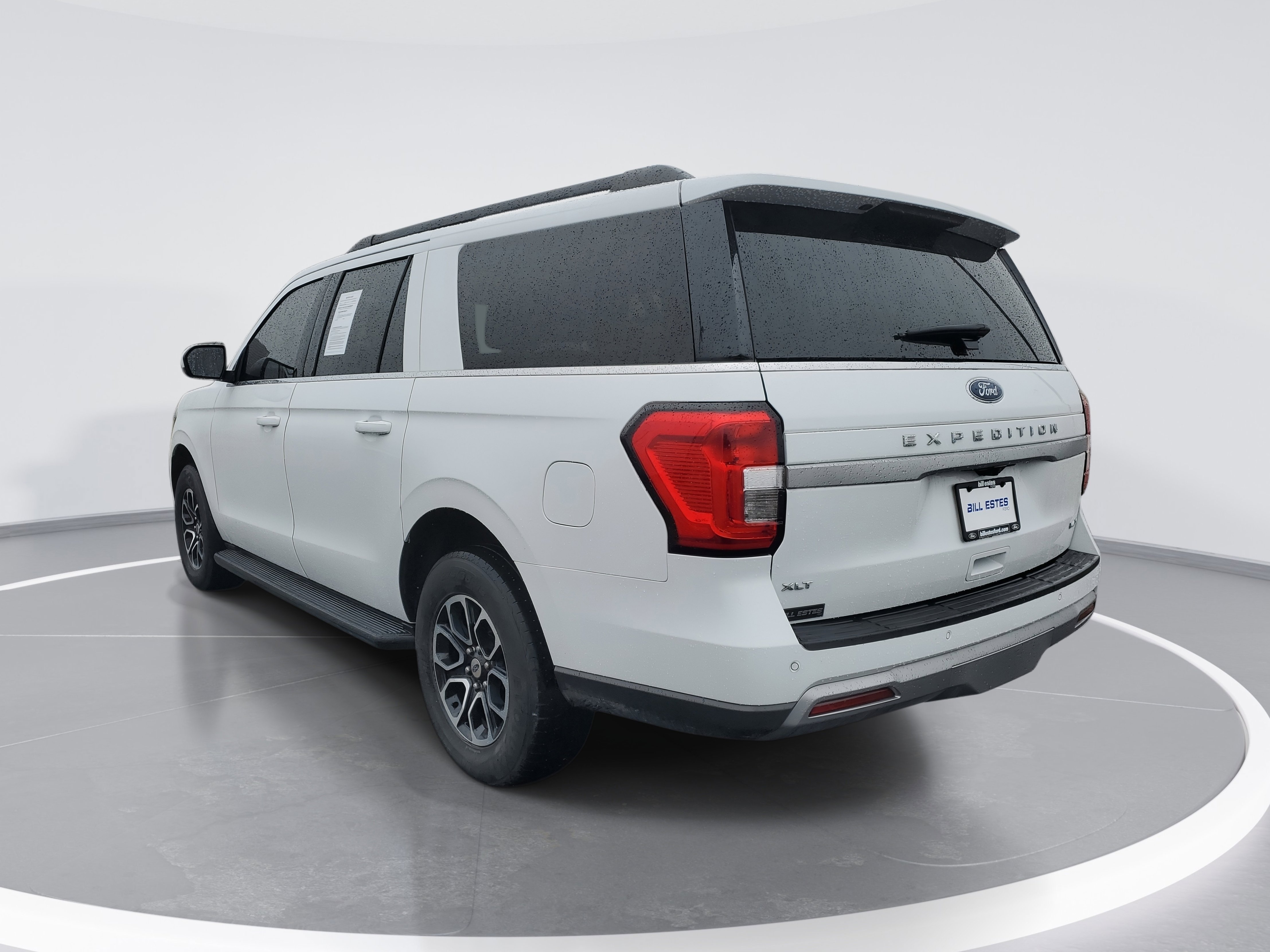 Used 2023 Ford Expedition Max XLT image 2