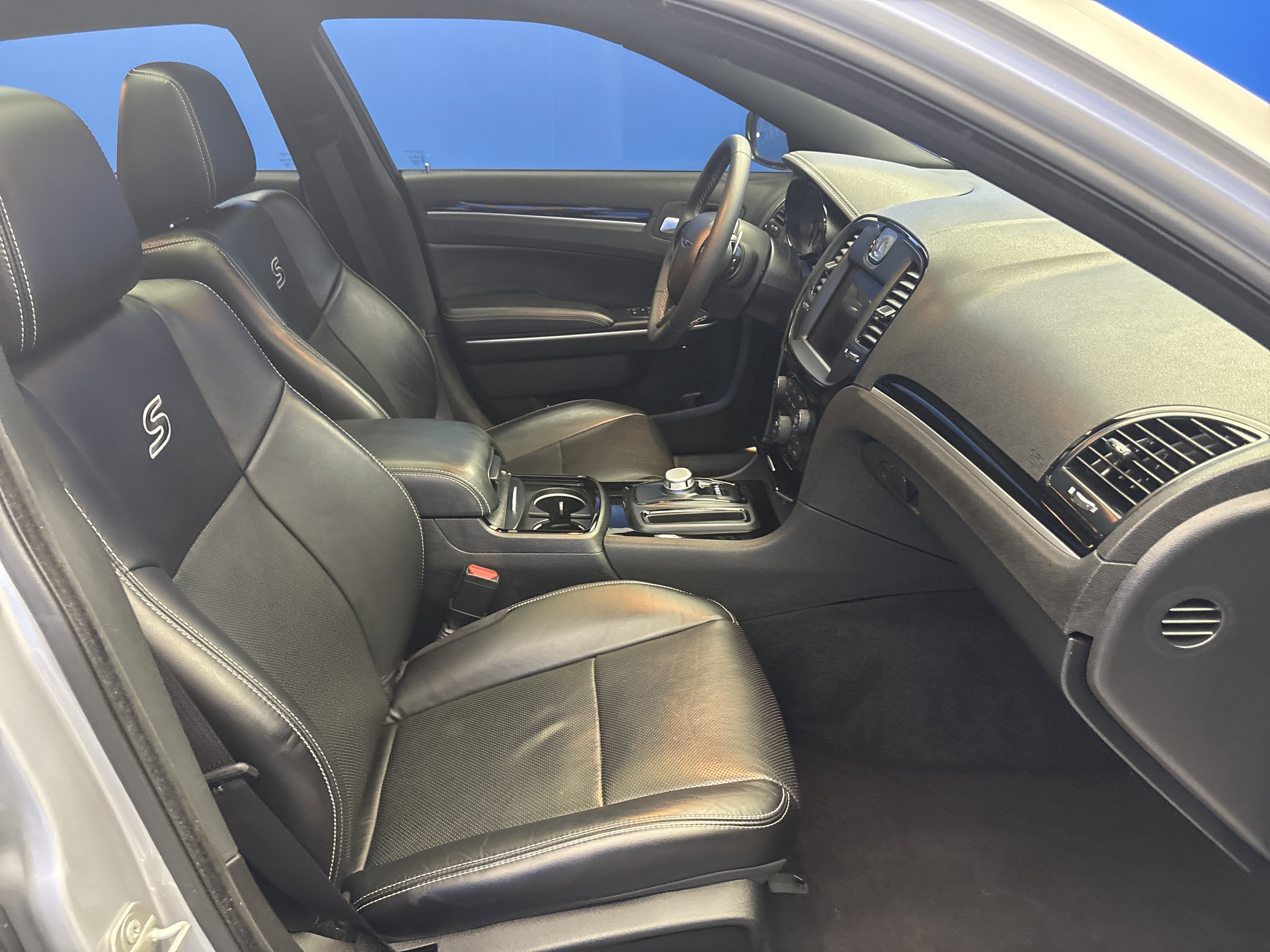 Used 2023 Chrysler 300 S w/ Comfort Group RWD image 24