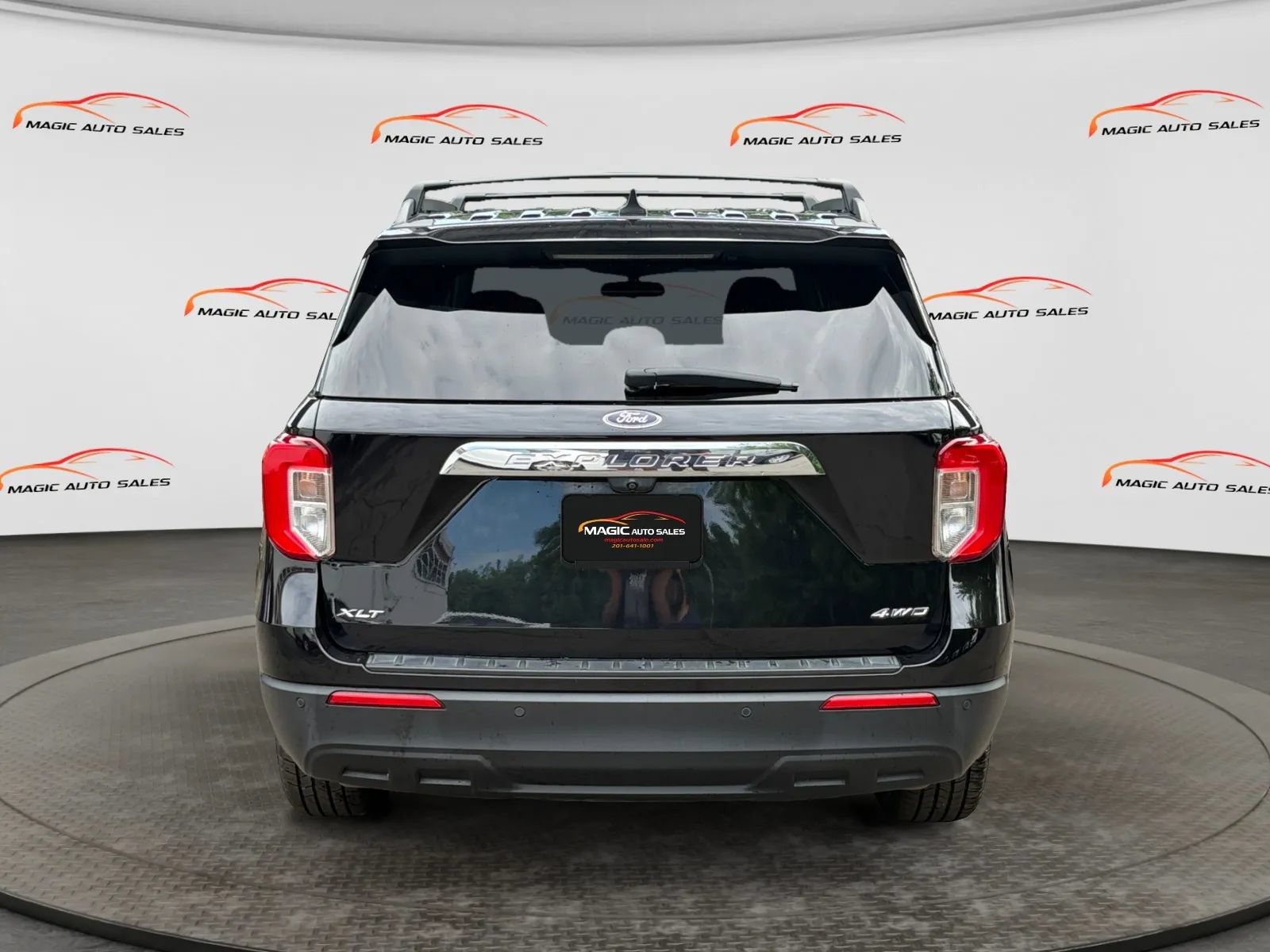 Used 2021 Ford Explorer XLT AWD/4WD image 9