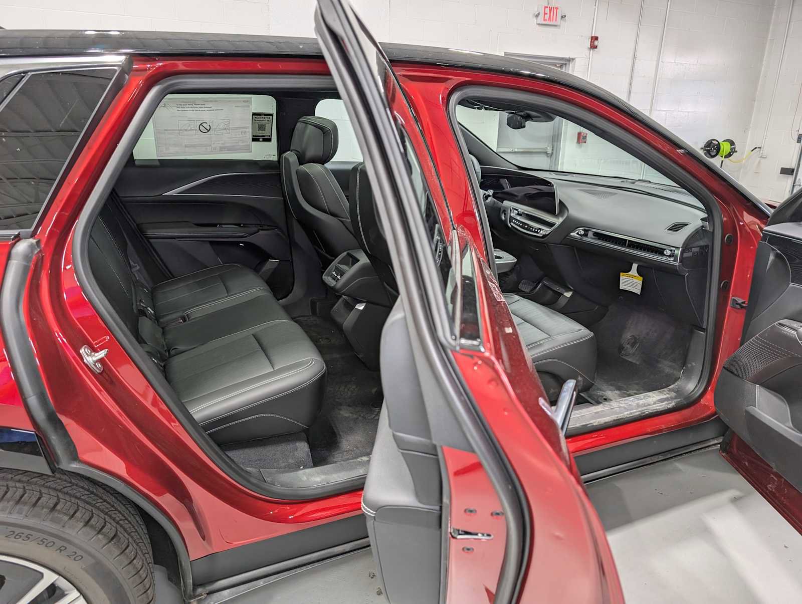 New 2025 Cadillac Lyriq Luxury image 7