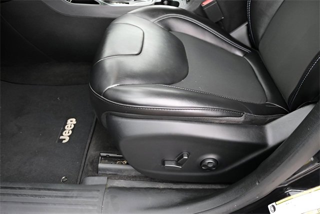 Used 2019 Jeep Cherokee Latitude Plus w/ Comfort/Convenience Group image 13