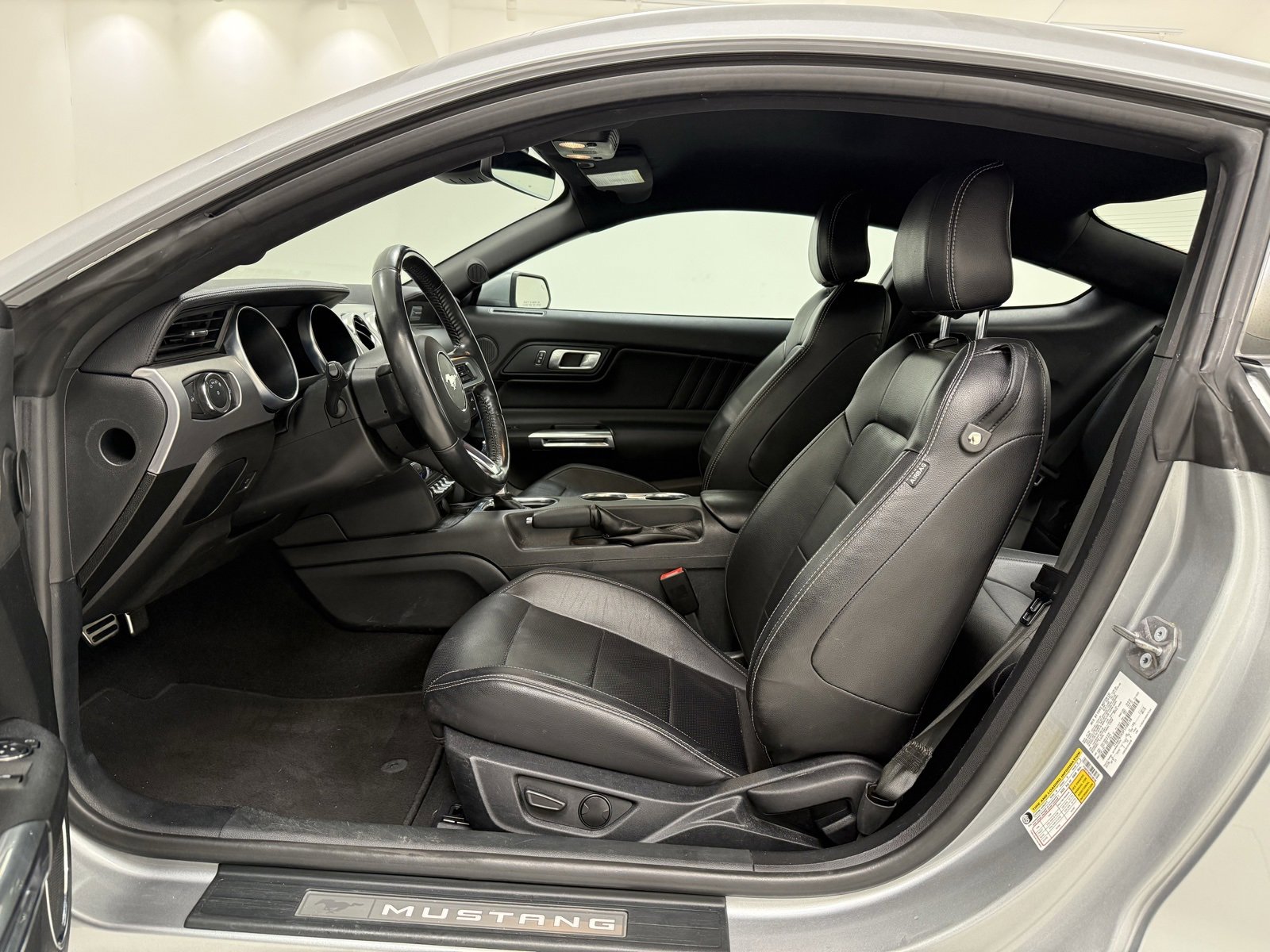 Used 2023 Ford Mustang Premium image 11