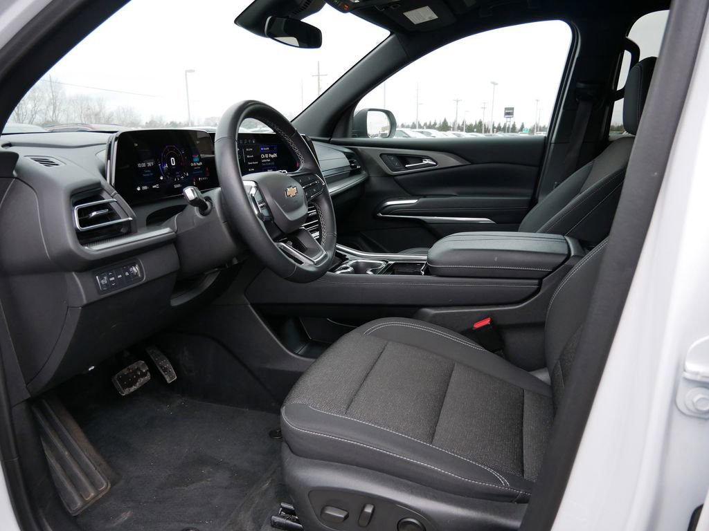 Used 2024 Chevrolet Traverse LT image 10