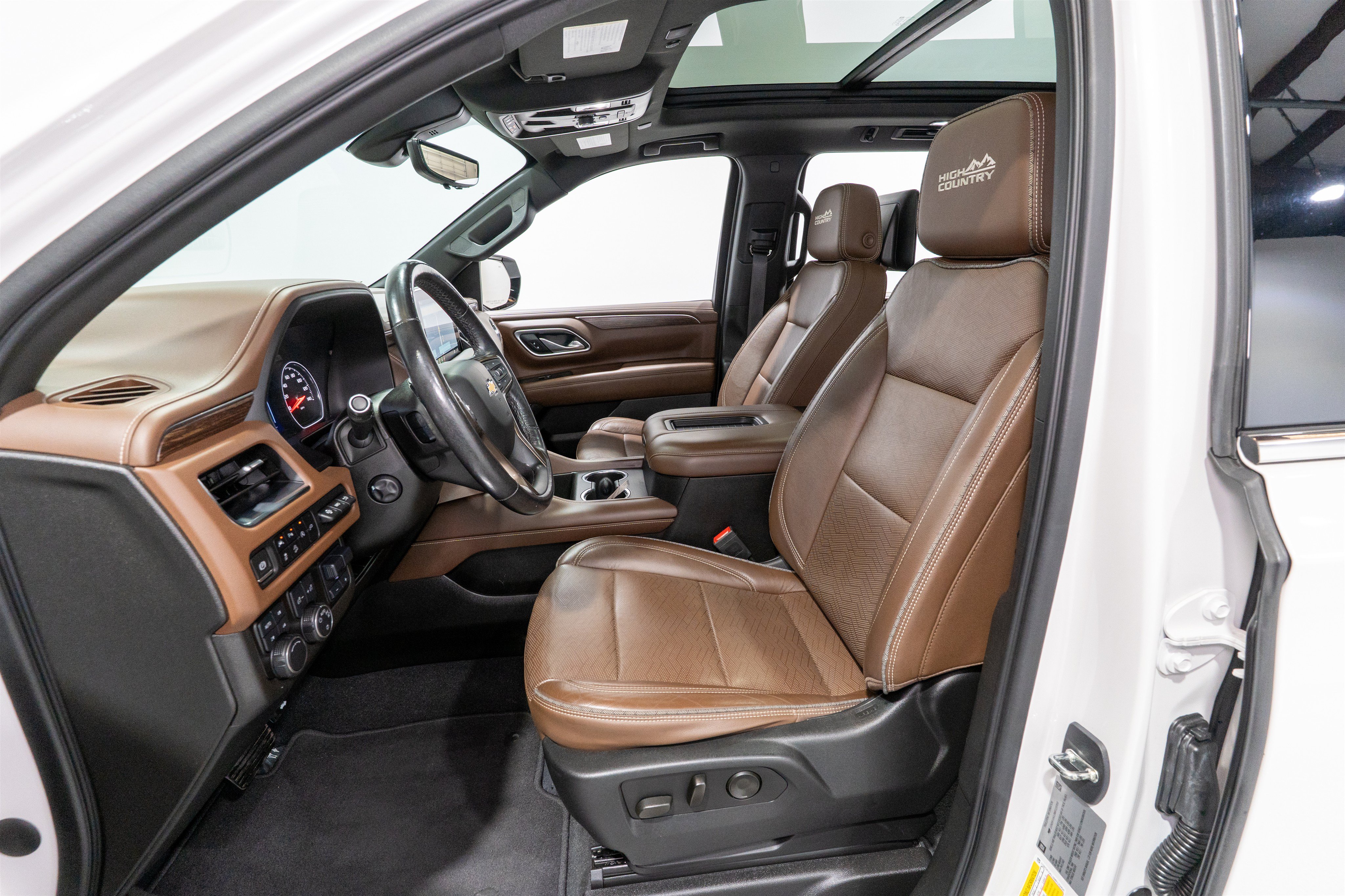 Used 2021 Chevrolet Suburban High Country w/ Premium Package AWD/4WD image 16