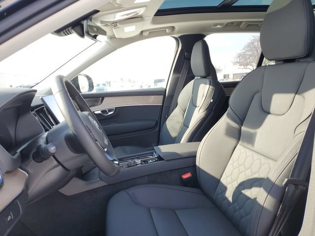 New 2026 Volvo XC90 B6 Plus w/ Protection Package Premier AWD/4WD image 5