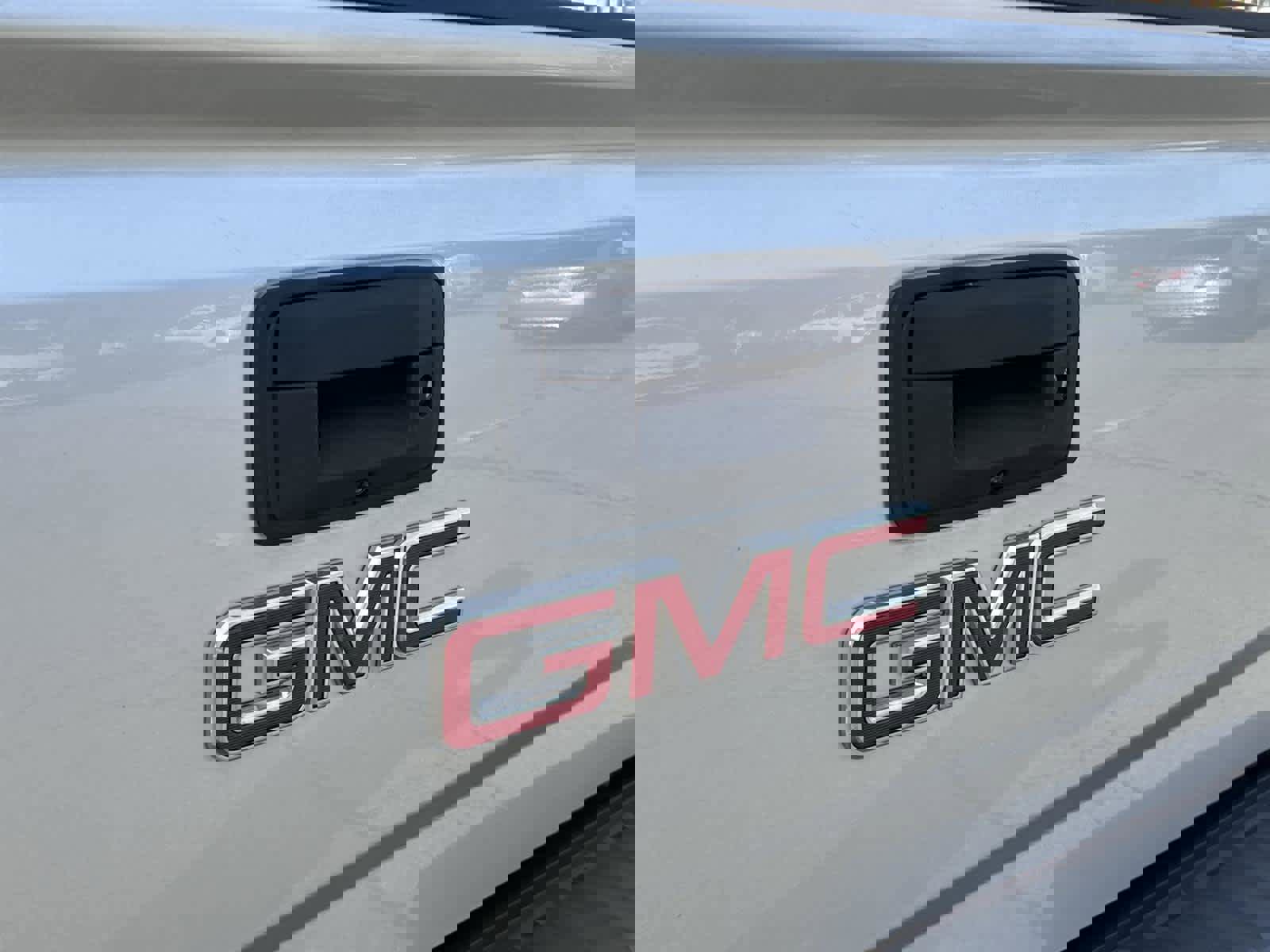 Used 2017 GMC Sierra 1500 4WD Reg Cab 133.0 w/ Sierra Convenience Package image 10