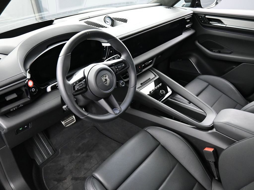 Certified 2024 Porsche Macan Turbo Electric image 4