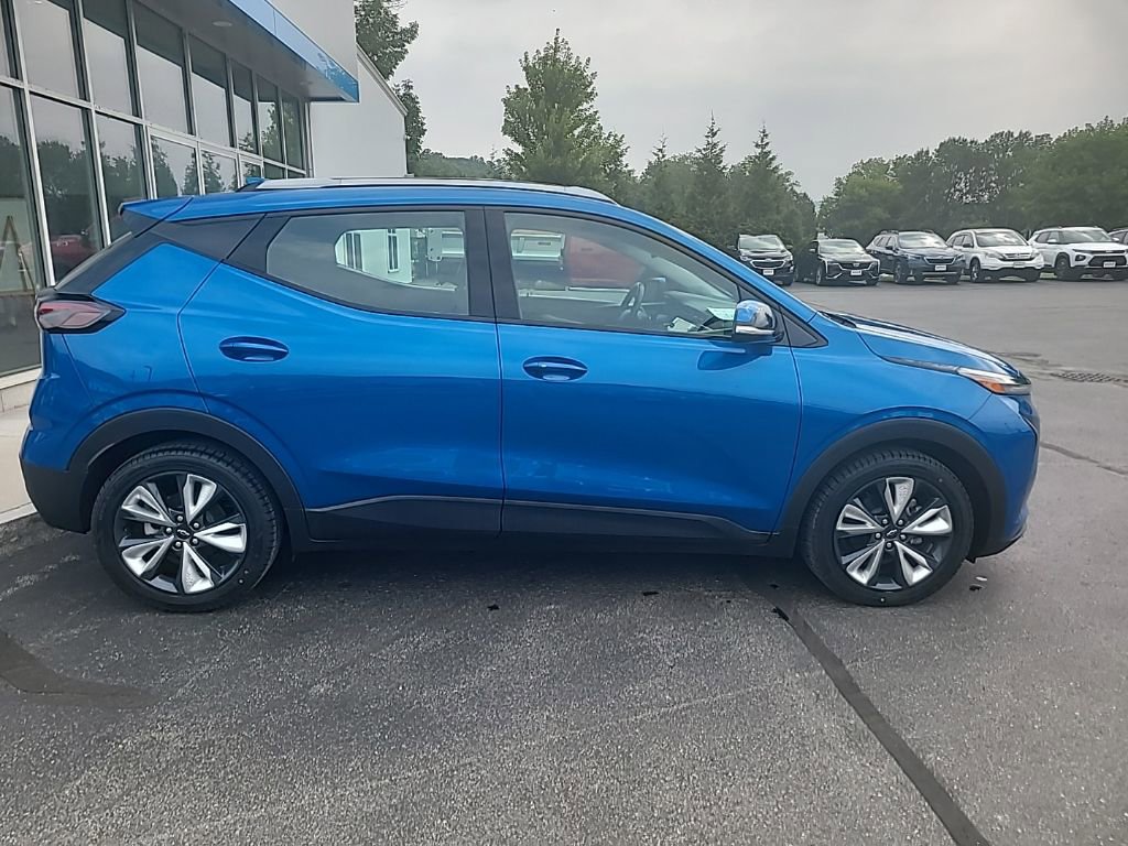 Certified 2023 Chevrolet Bolt EUV LT w/ Convenience Package image 6