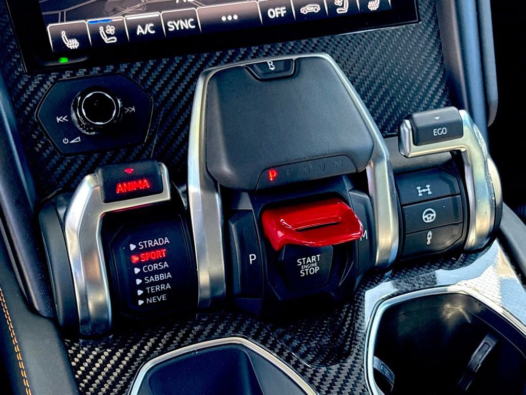 Used 2022 Lamborghini Urus AWD/4WD image 24