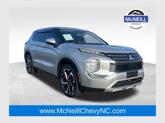 Used 2022 Mitsubishi Outlander SE image 1