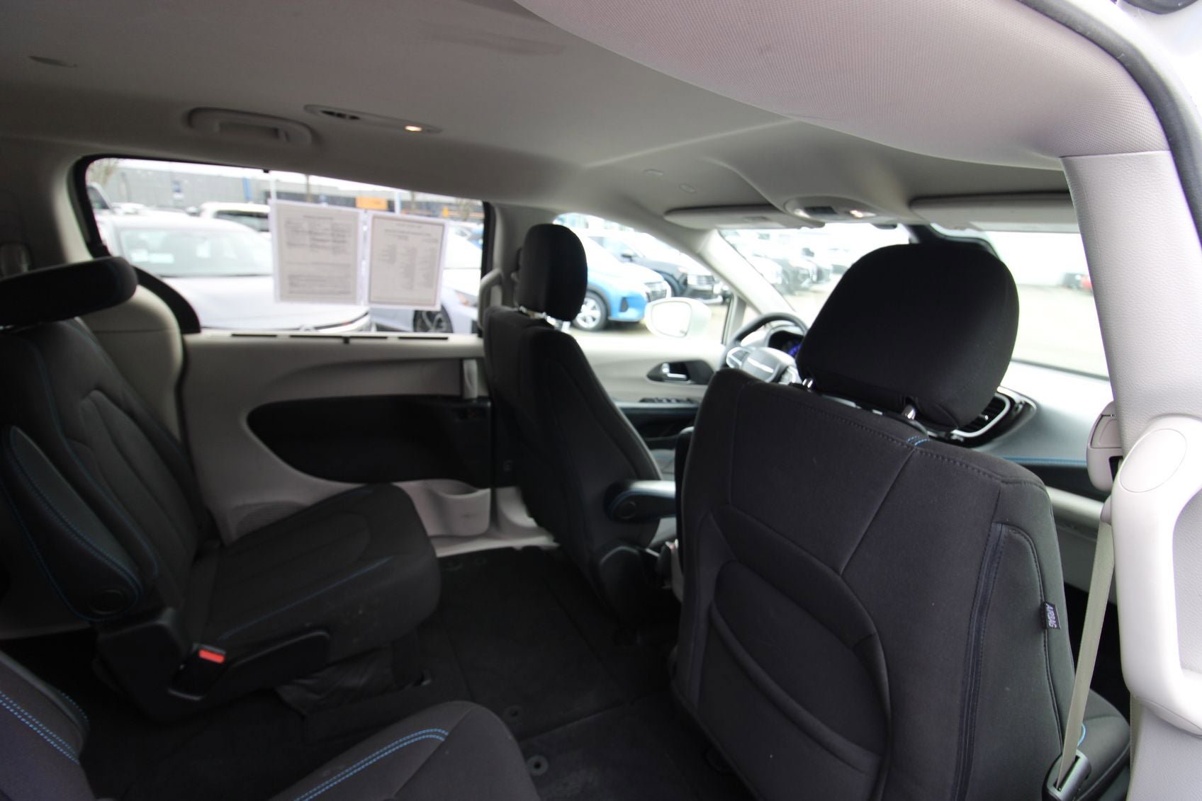 Used 2021 Chrysler Pacifica Touring image 25