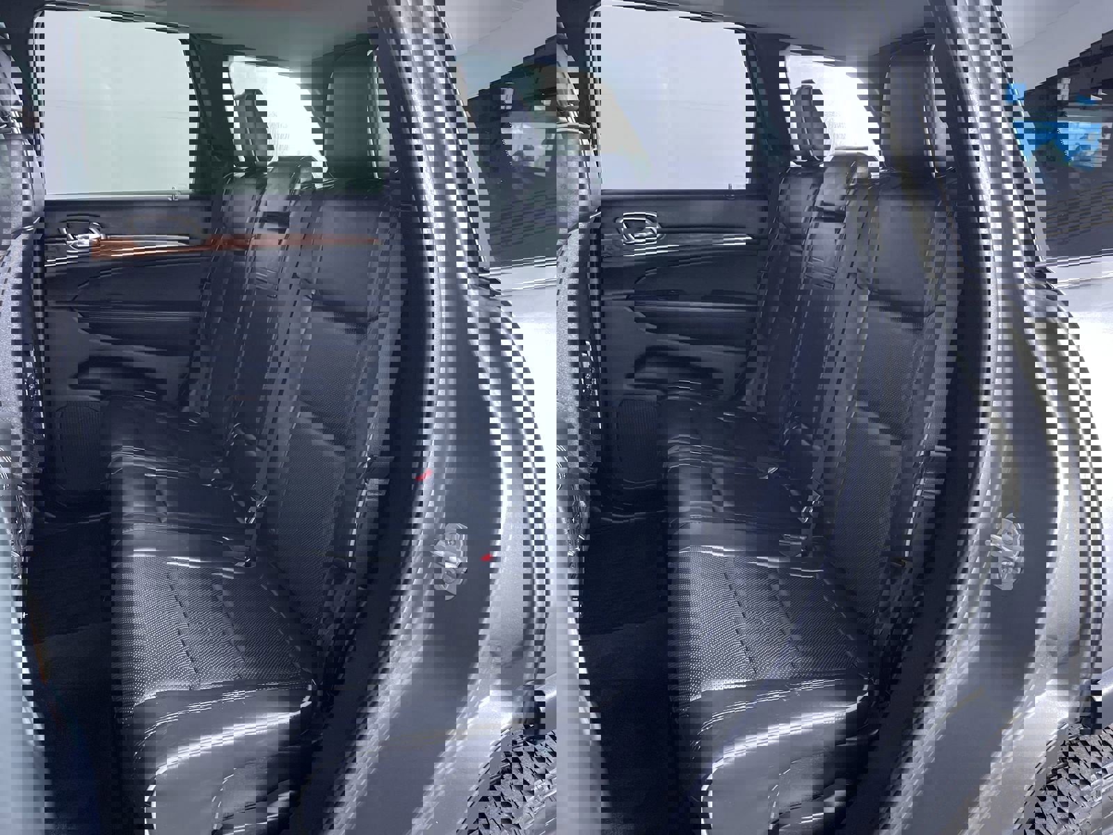 Used 2012 Jeep Grand Cherokee Overland AWD/4WD image 22