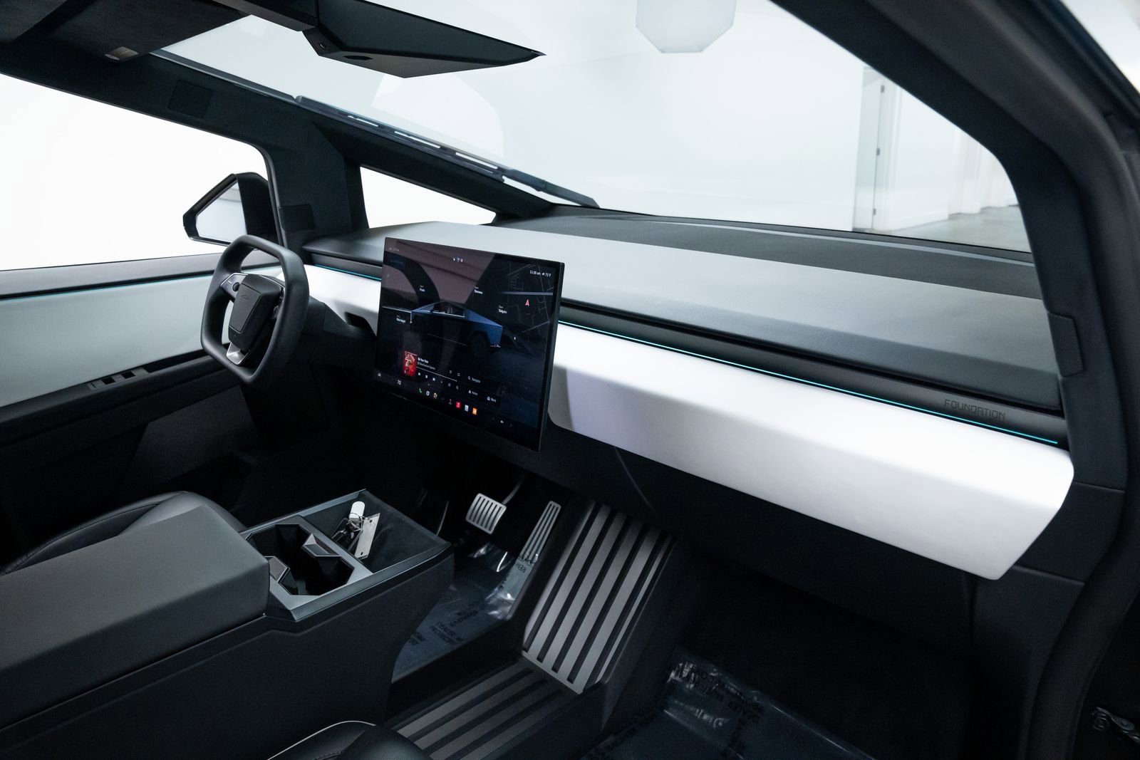 Used 2024 Tesla Cybertruck AWD Crew Cab image 25