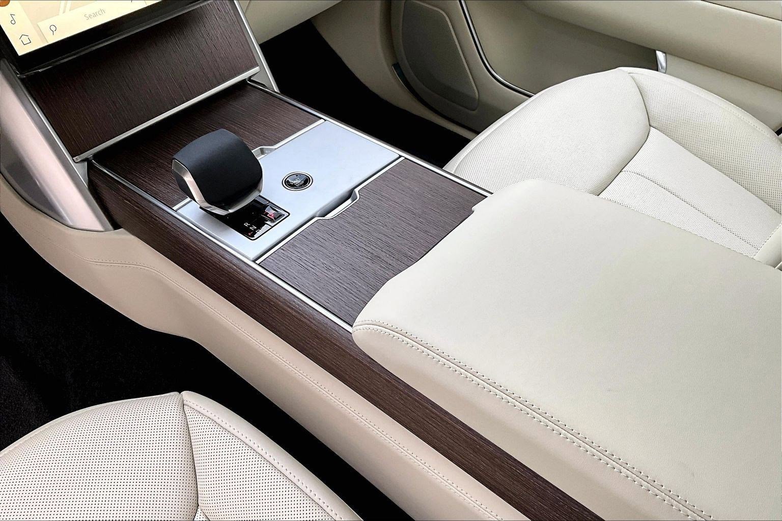 New 2026 Land Rover Range Rover SE image 11