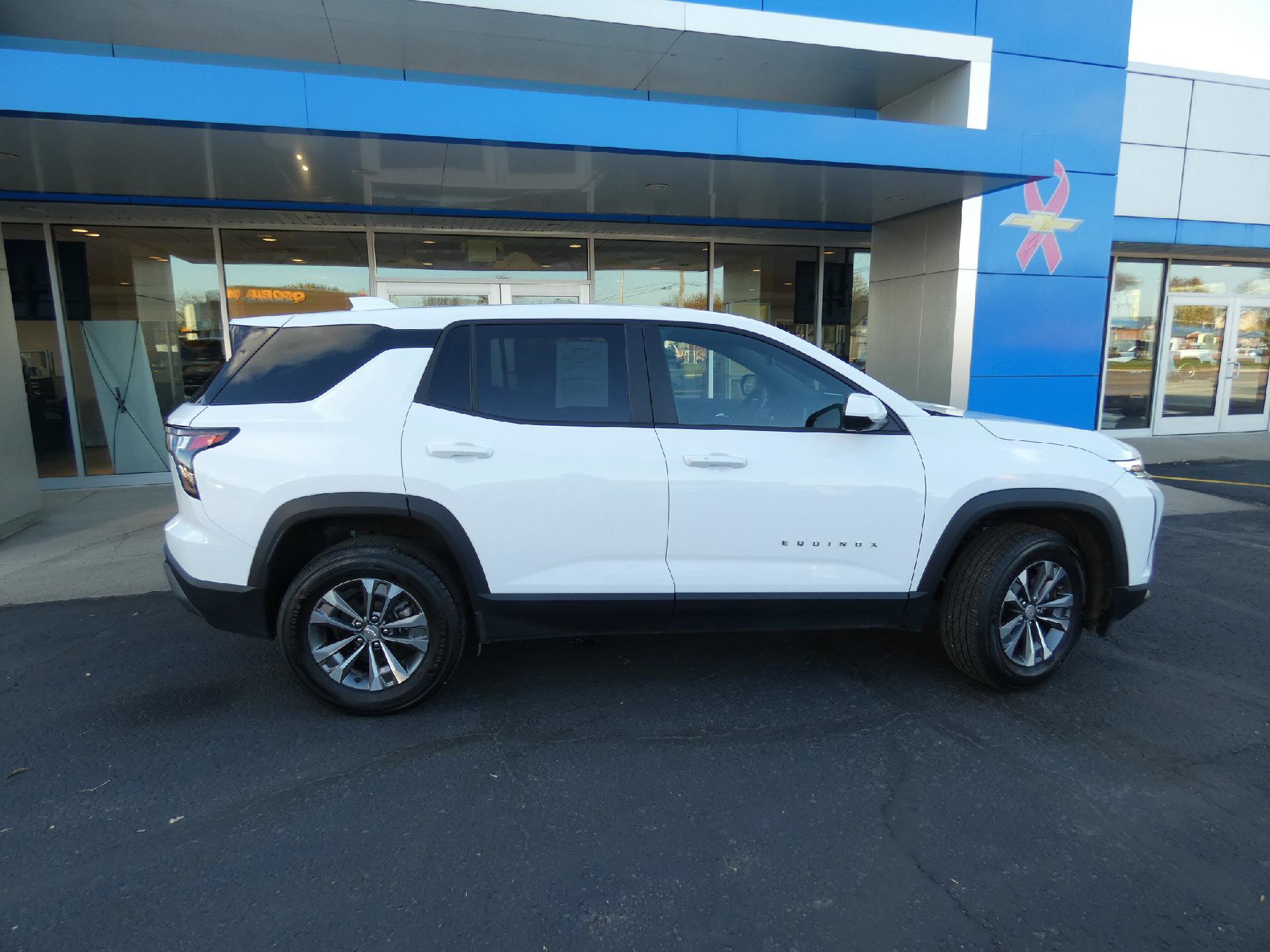 Certified 2025 Chevrolet Equinox LT w/ Safety and Technology Package FWD image 2