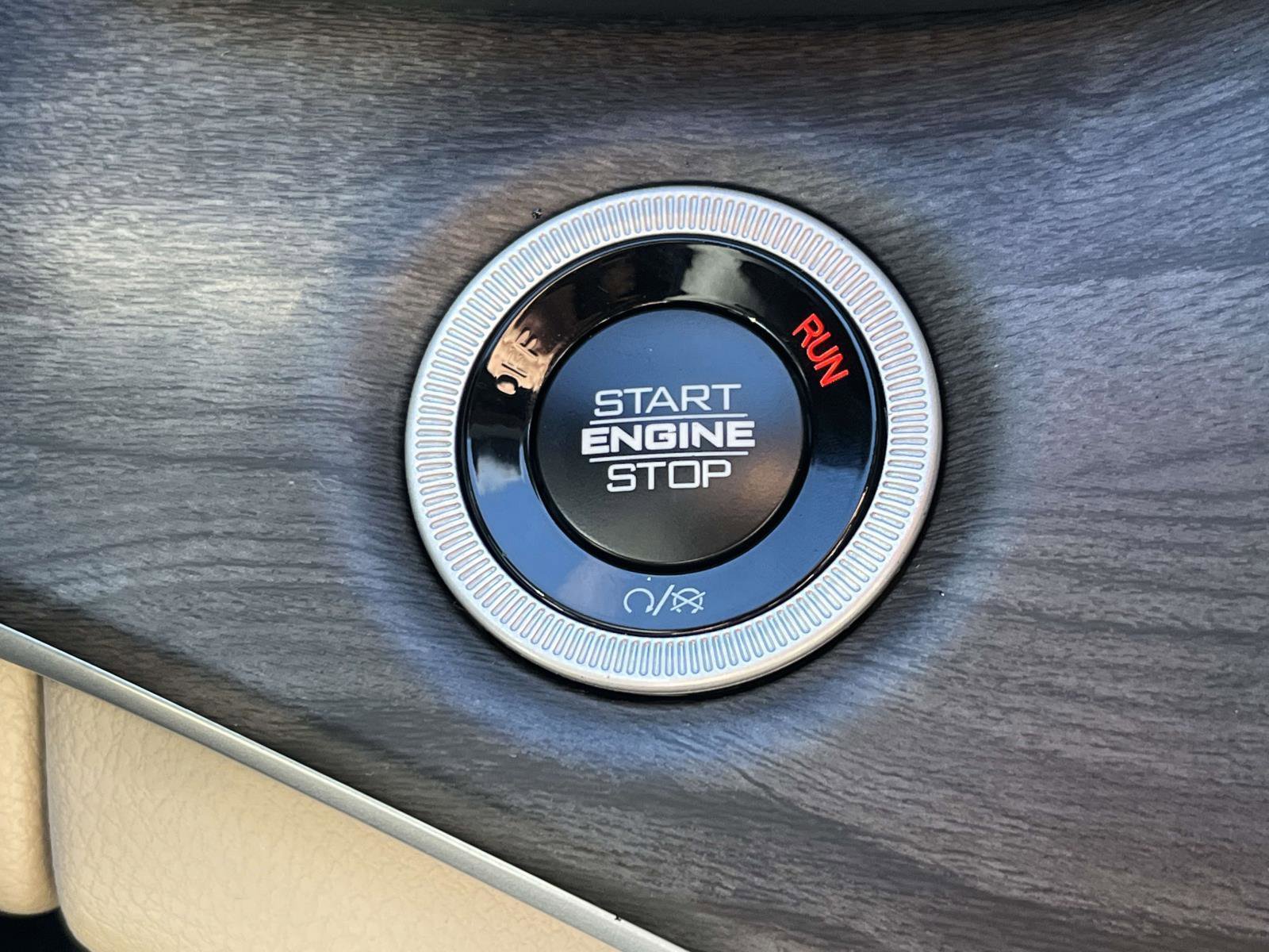 Used 2025 Jeep Grand Cherokee Limited image 37