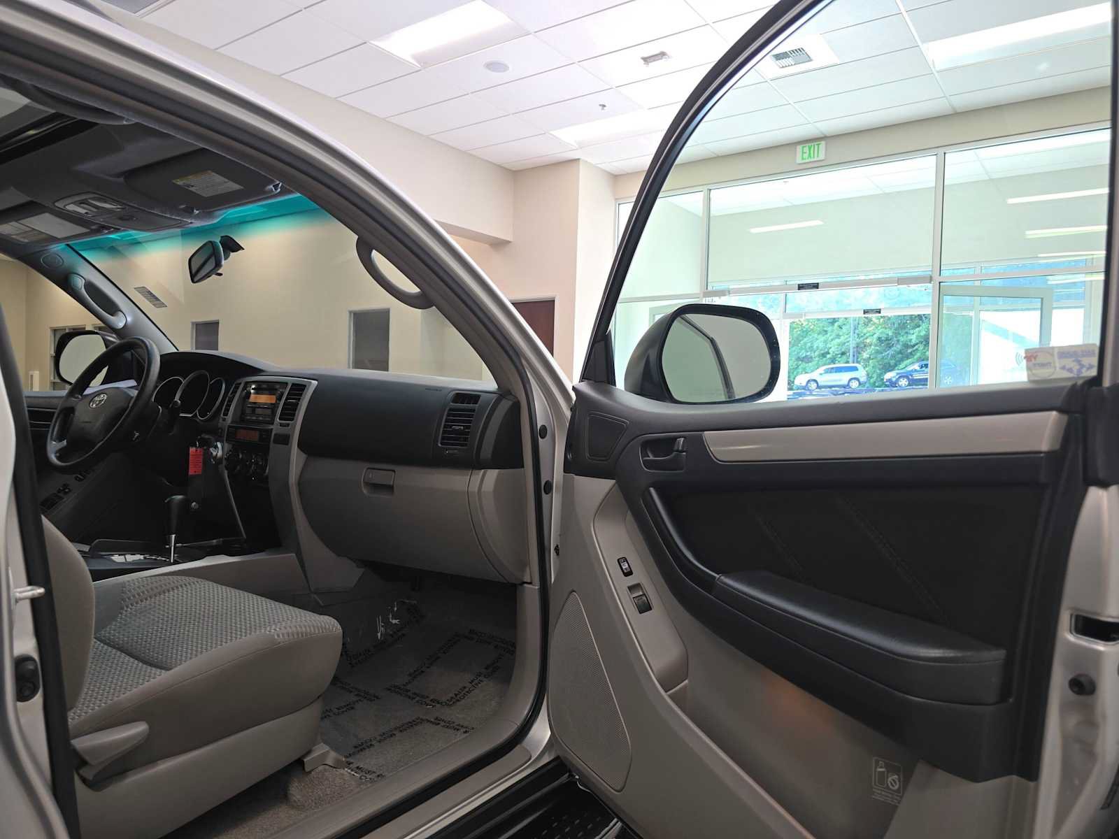 Used 2006 Toyota 4Runner SR5 AWD/4WD image 27