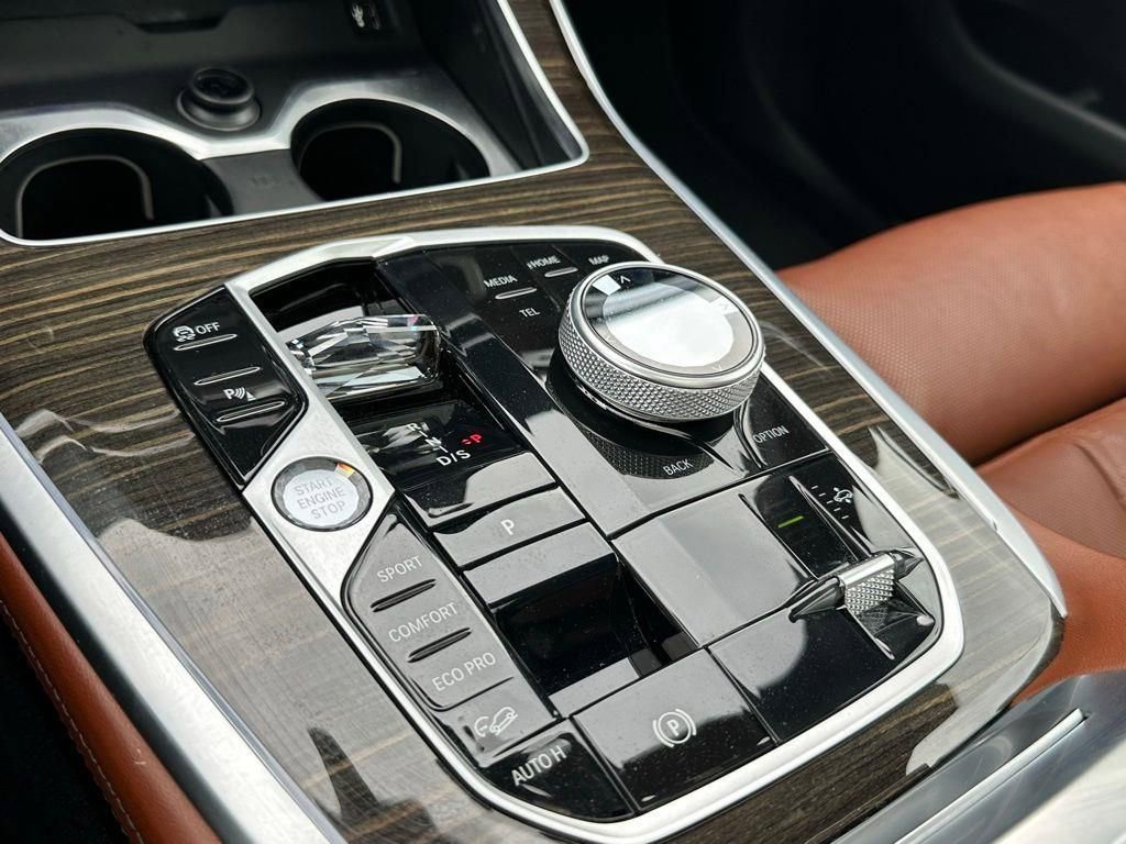 Used 2024 BMW X7 xDrive40i w/ Executive Package image 16