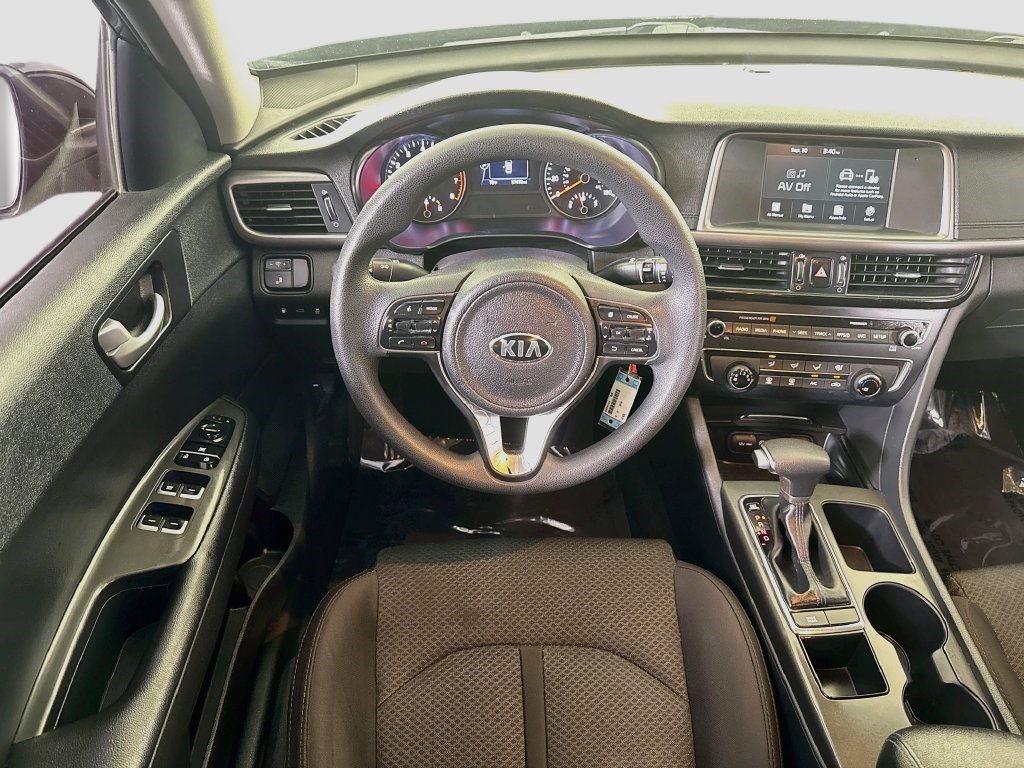 Used 2018 Kia Optima LX w/ 17" Alloy Wheels Package FWD image 16